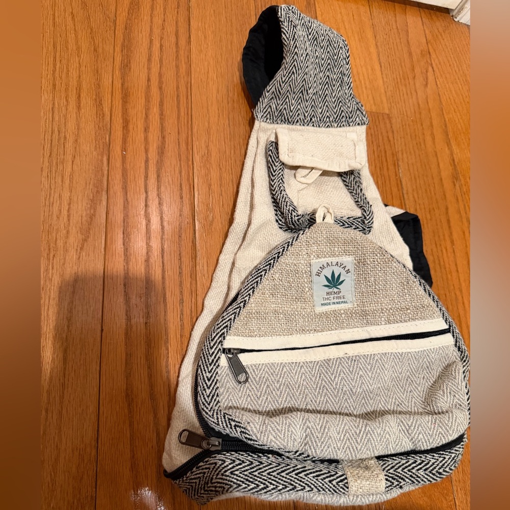 Hemp Shoulder Bag in Cream and Black